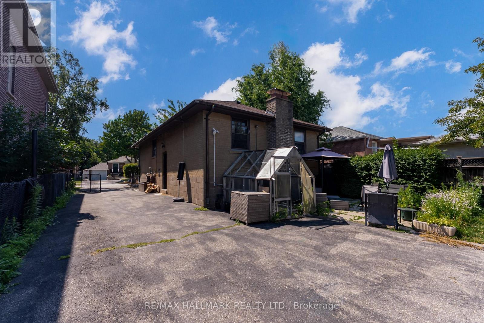 43 Trueman Avenue, Toronto, Ontario  M8Z 5A3 - Photo 4 - W13123924