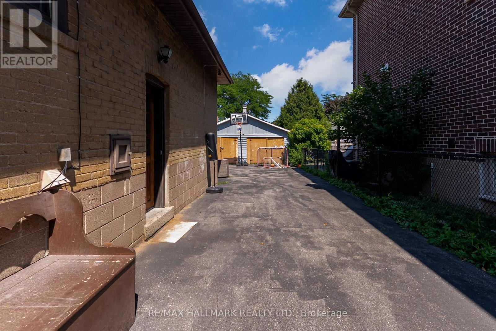 43 Trueman Avenue, Toronto, Ontario  M8Z 5A3 - Photo 7 - W13123924
