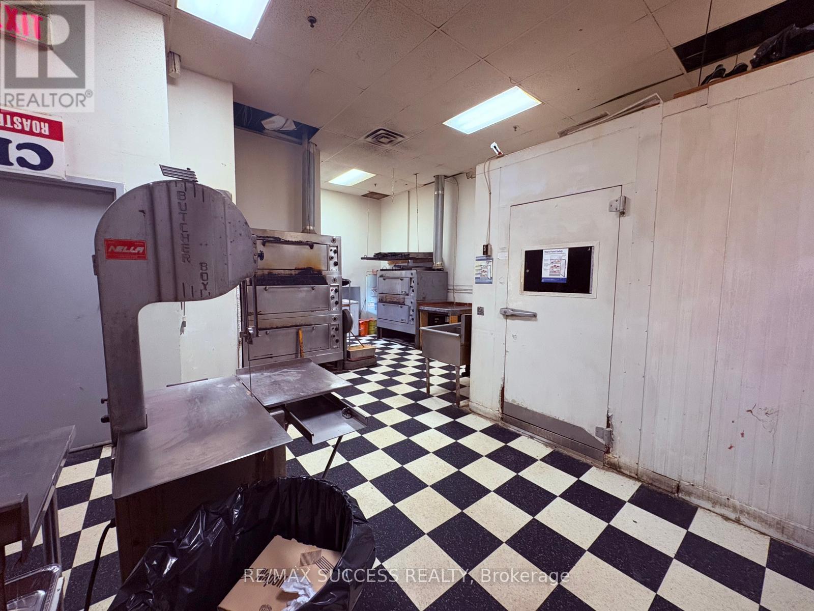 918 Dundas Street E, Mississauga, Ontario  L4Y 4H9 - Photo 10 - W13123950