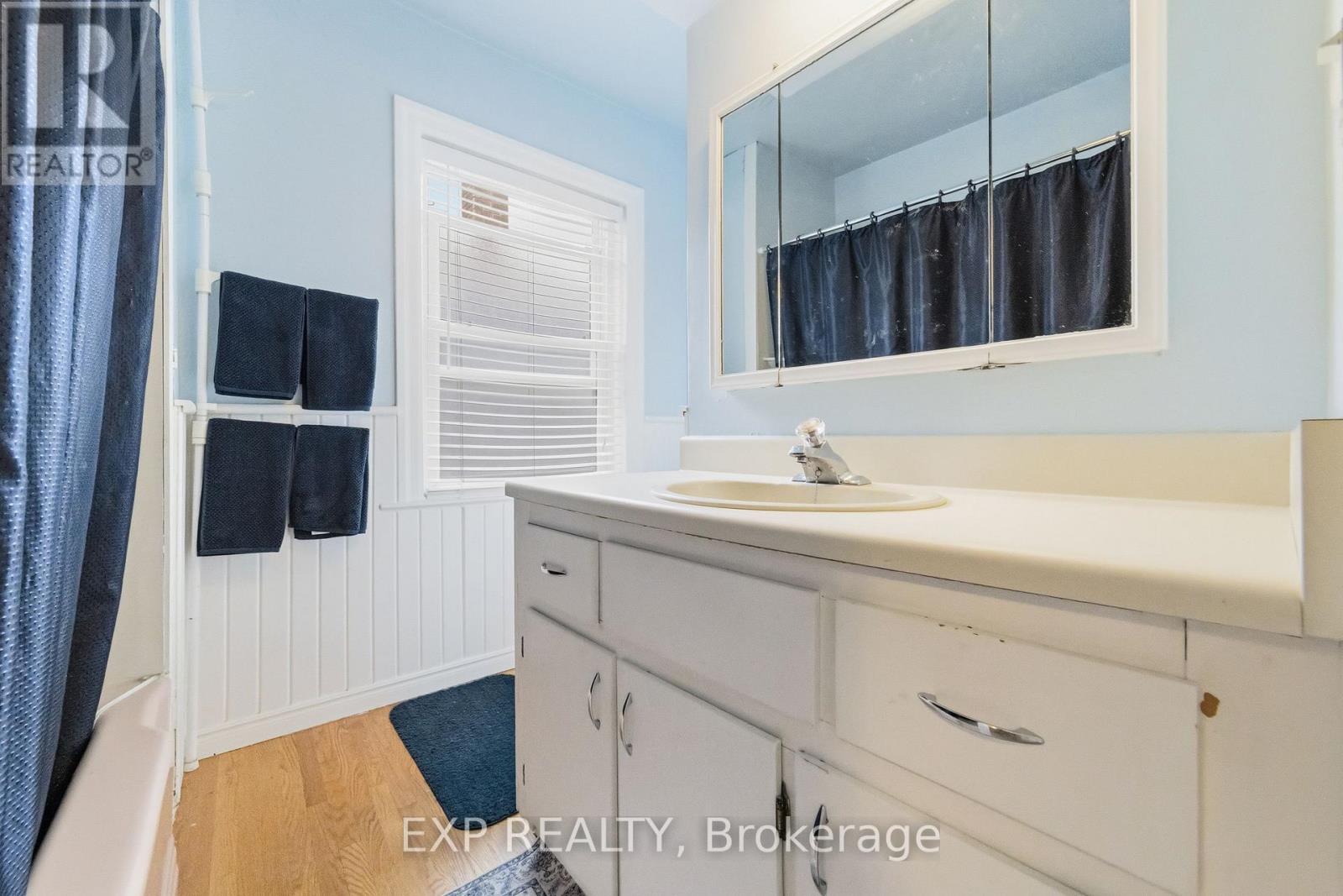 42 Clissold Road N, Toronto, Ontario  M8Z 4T5 - Photo 13 - W13124036