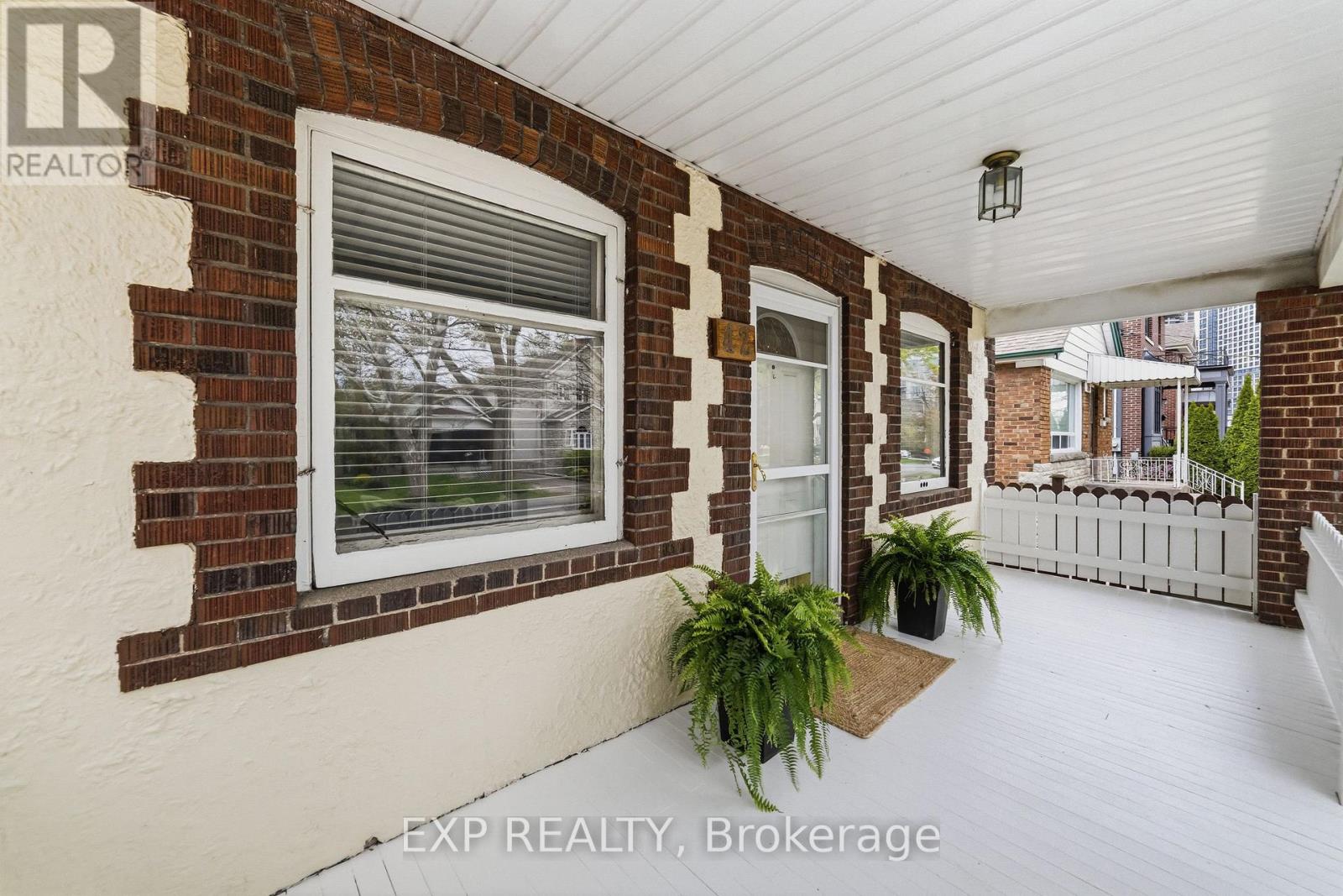 42 Clissold Road N, Toronto, Ontario  M8Z 4T5 - Photo 4 - W13124036