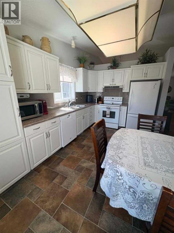 15, 180 Park Drive, Whitecourt, Alberta  T7S 1S5 - Photo 3 - A2310071