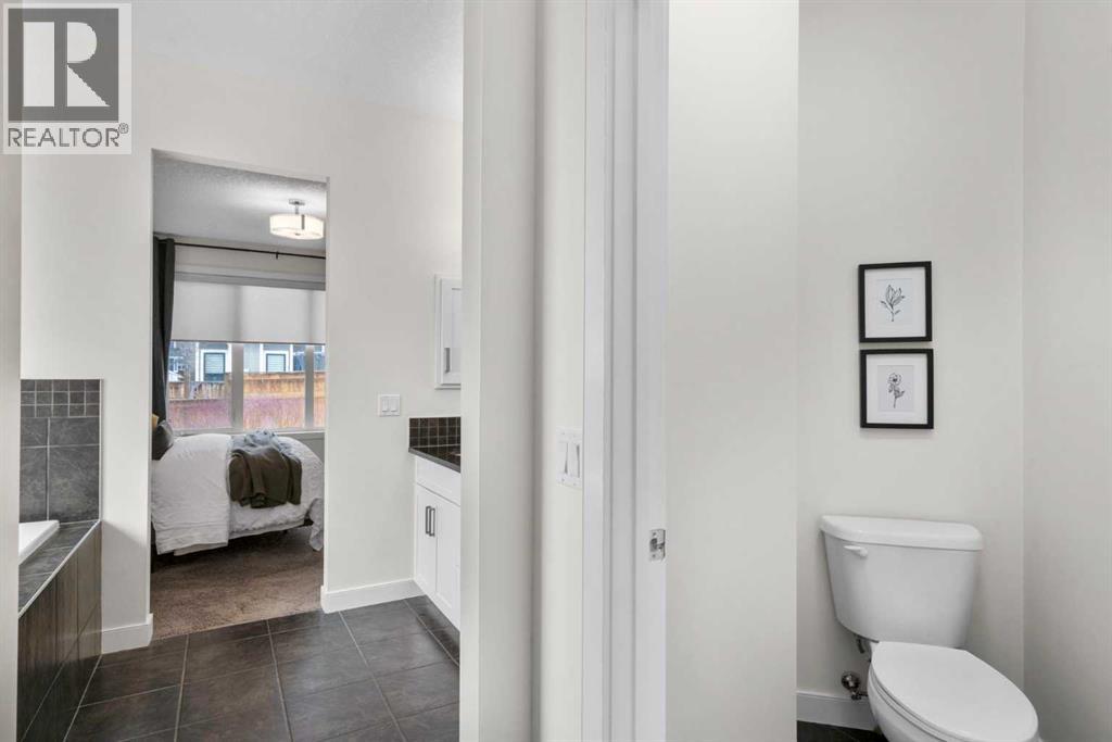 25 Fireside Landing, Cochrane, Alberta  T4C 0V9 - Photo 28 - A2285252