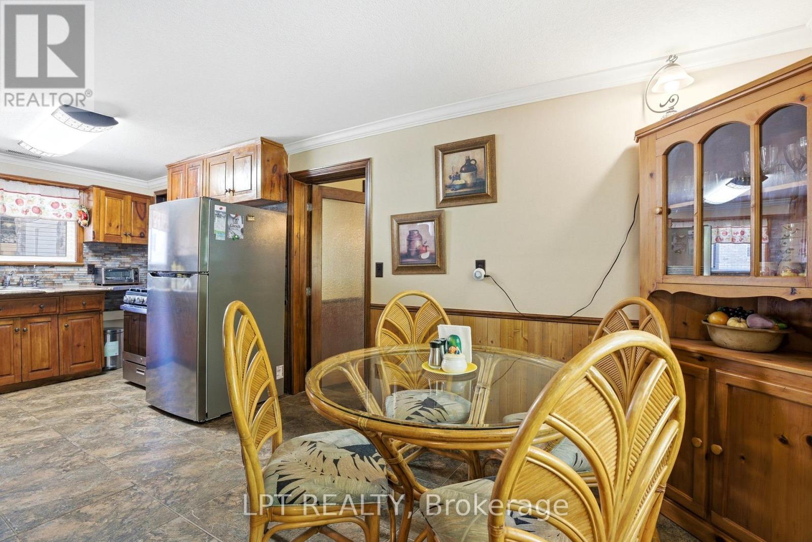 9996 Huron Street, Lambton Shores, Ontario  N0M 2L0 - Photo 11 - X13124180