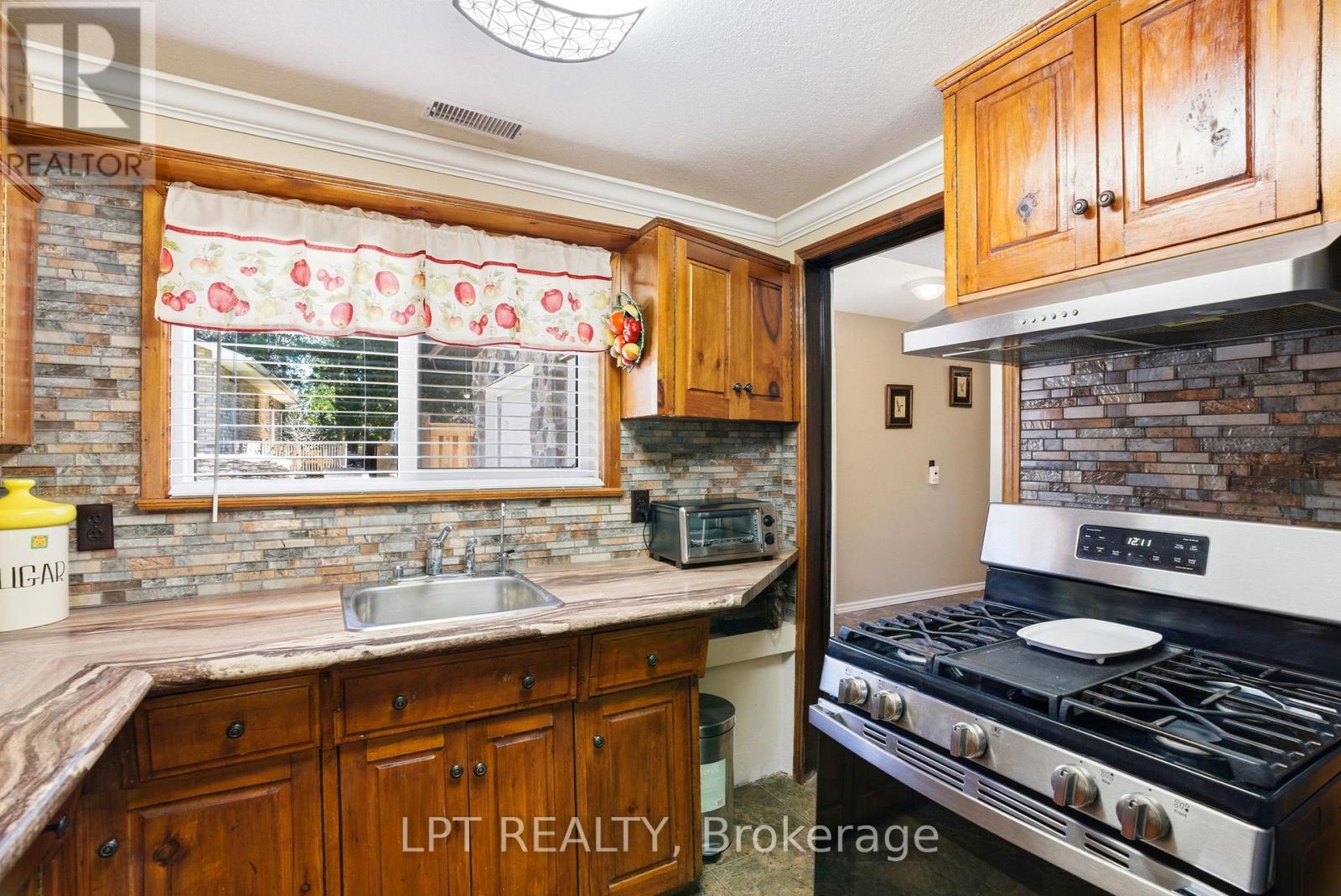 9996 Huron Street, Lambton Shores, Ontario  N0M 2L0 - Photo 9 - X13124180