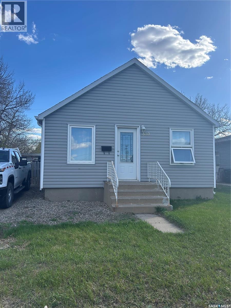 610 Fifth Street, Estevan, Saskatchewan  S4A 0Y5 - Photo 1 - SK035881