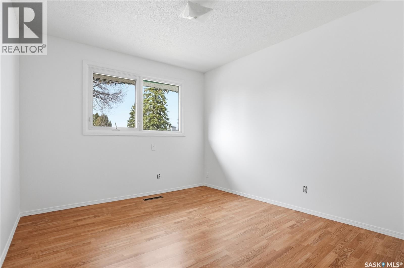 1044 East Centre, Saskatoon, Saskatchewan  S7J 3A3 - Photo 13 - SK035856