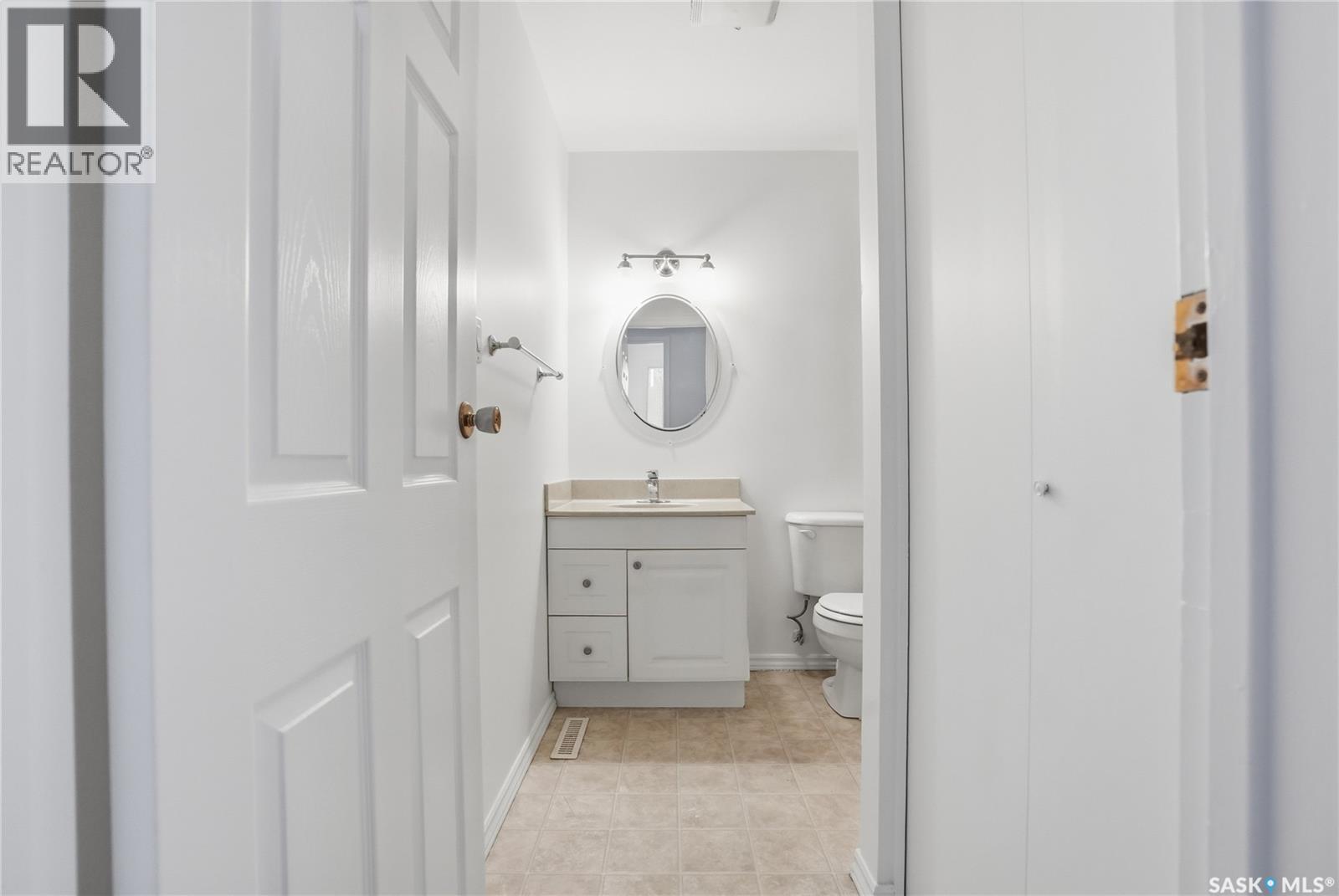 1044 East Centre, Saskatoon, Saskatchewan  S7J 3A3 - Photo 17 - SK035856