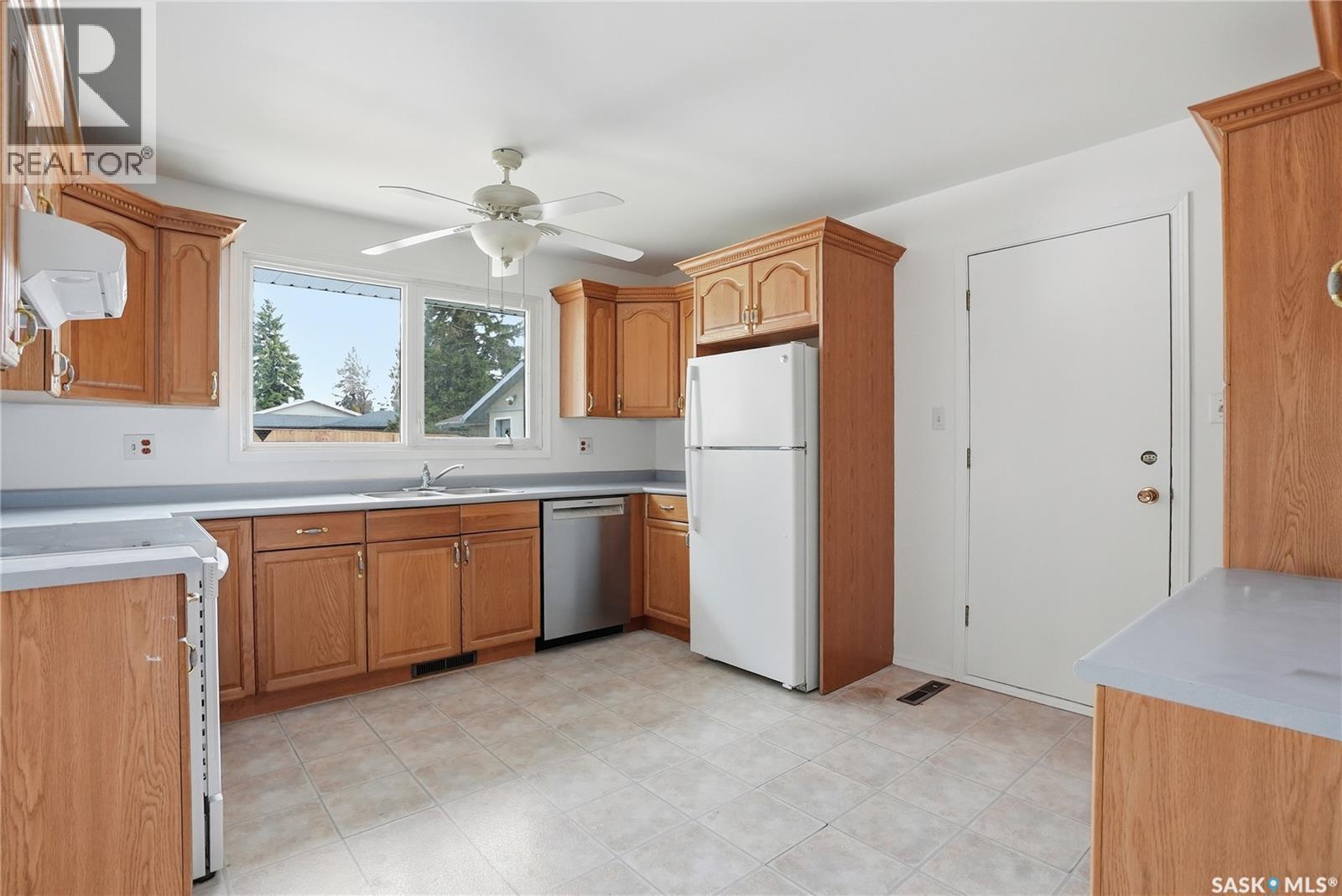 1044 East Centre, Saskatoon, Saskatchewan  S7J 3A3 - Photo 8 - SK035856