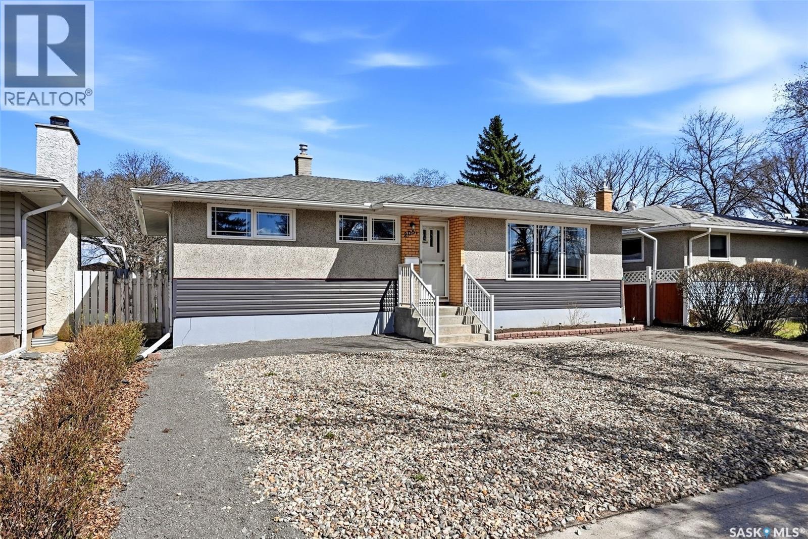 205 Argyle Street N, Regina, Saskatchewan  S4R 4C7 - Photo 2 - SK035750