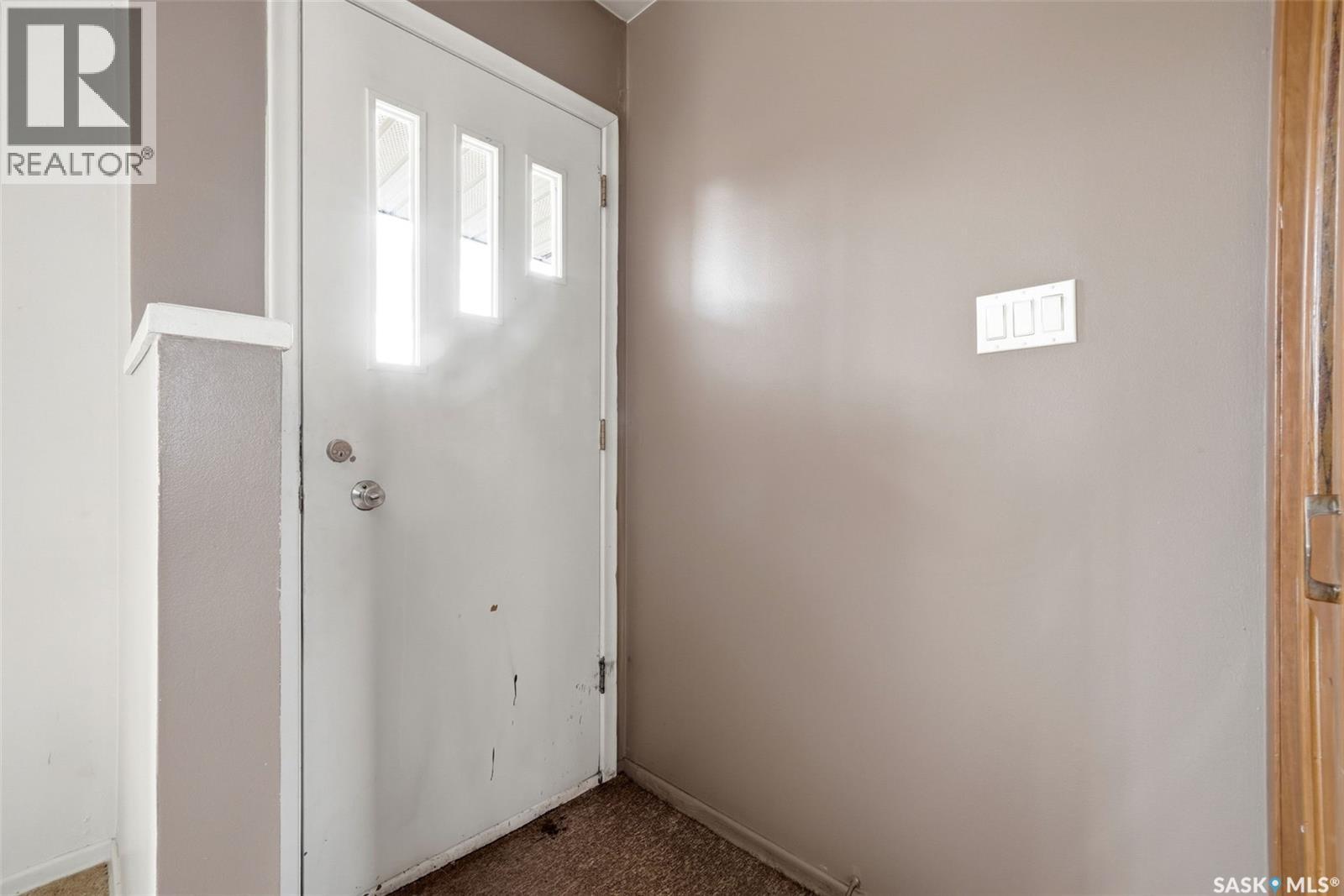 205 Argyle Street N, Regina, Saskatchewan  S4R 4C7 - Photo 3 - SK035750