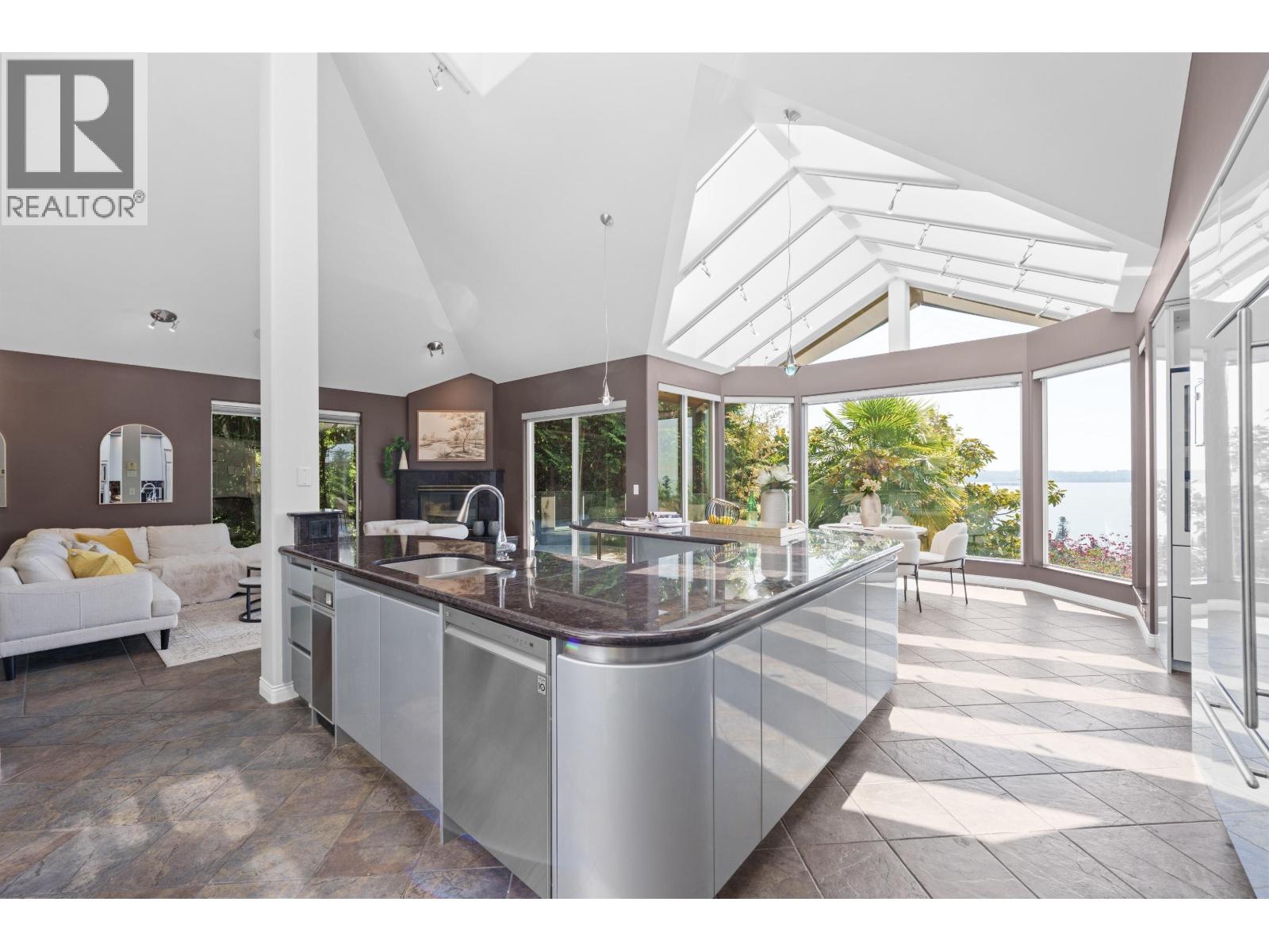 4253 Rockbank Place, West Vancouver, British Columbia  V7W 1A8 - Photo 11 - R3122931