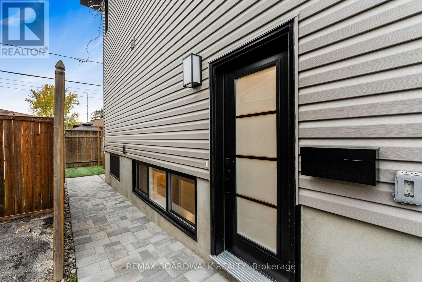 B - 1348 Avenue Q Avenue, Ottawa, Ontario  K1G 0B6 - Photo 4 - X13124262