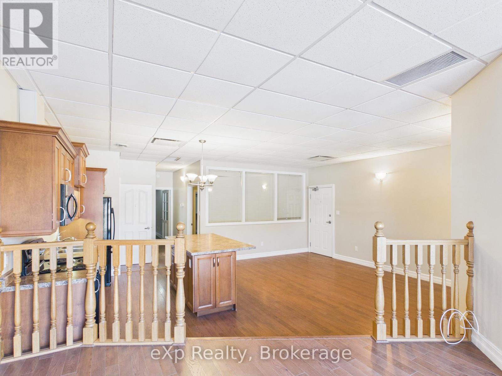 2 - 807 Queen Street, Kincardine, Ontario  N2Z 2Y2 - Photo 3 - X12571998