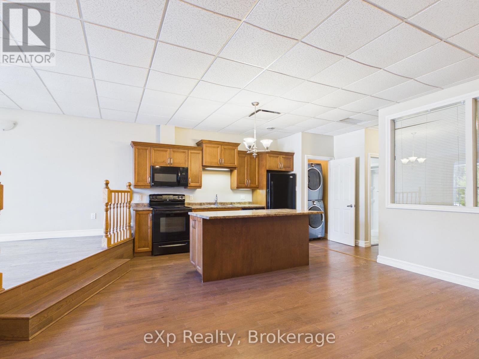 2 - 807 Queen Street, Kincardine, Ontario  N2Z 2Y2 - Photo 4 - X12571998