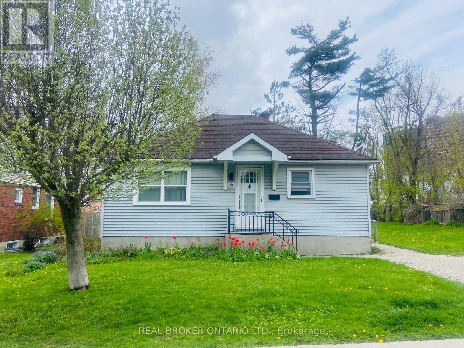 156 CLAPPERTON STREET, Barrie, Ontario