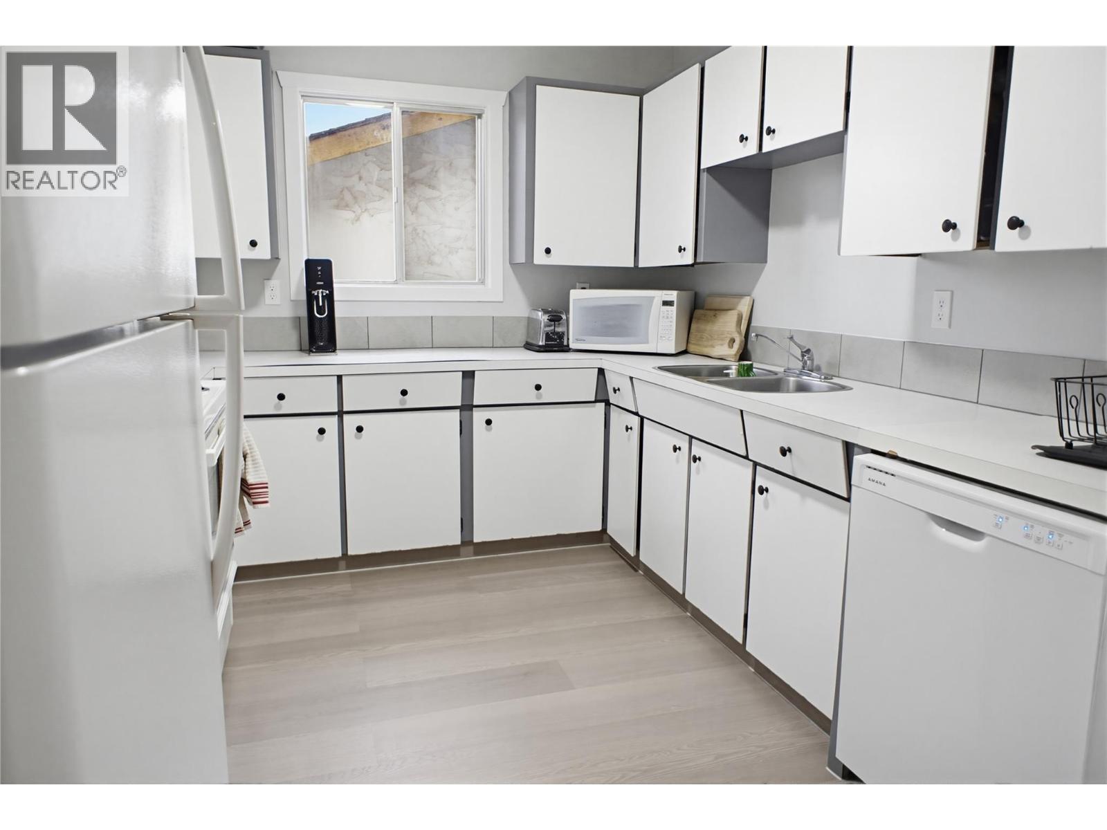 342 Monmouth Drive, Kamloops, British Columbia  V2E 1N7 - Photo 3 - 10387338
