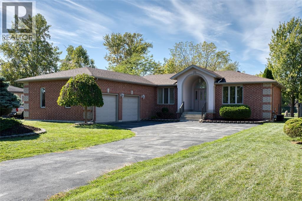 267 East Puce, Lakeshore, Ontario  N0R 1A0 - Photo 2 - 26011083