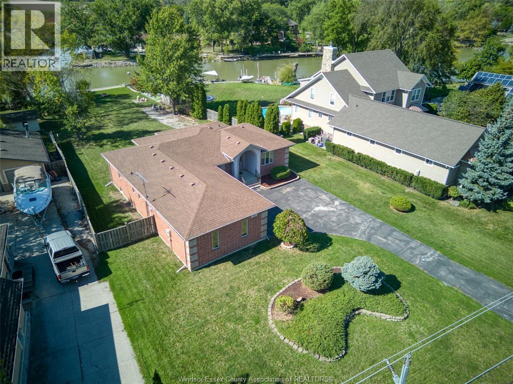 267 East Puce, Lakeshore, Ontario  N0R 1A0 - Photo 4 - 26011083