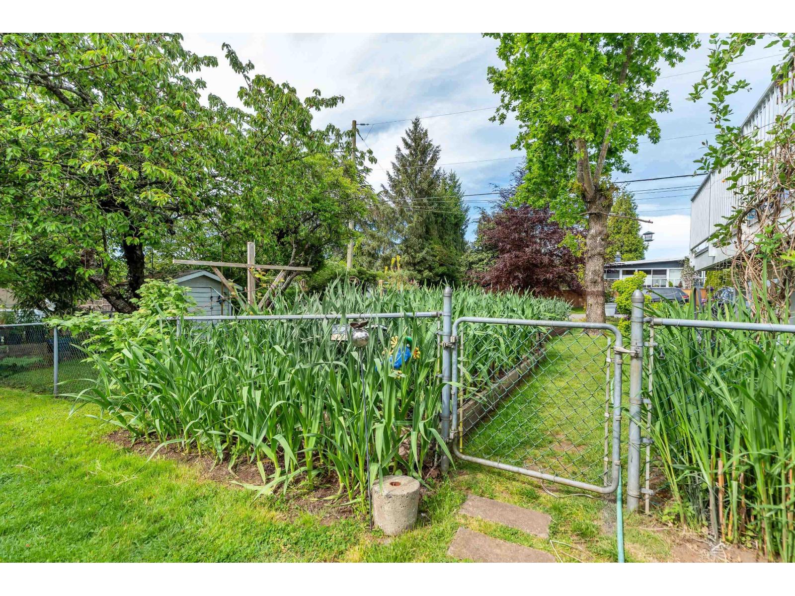 13890 Blackburn Avenue, White Rock, British Columbia  V4B 2Z2 - Photo 32 - R3122023
