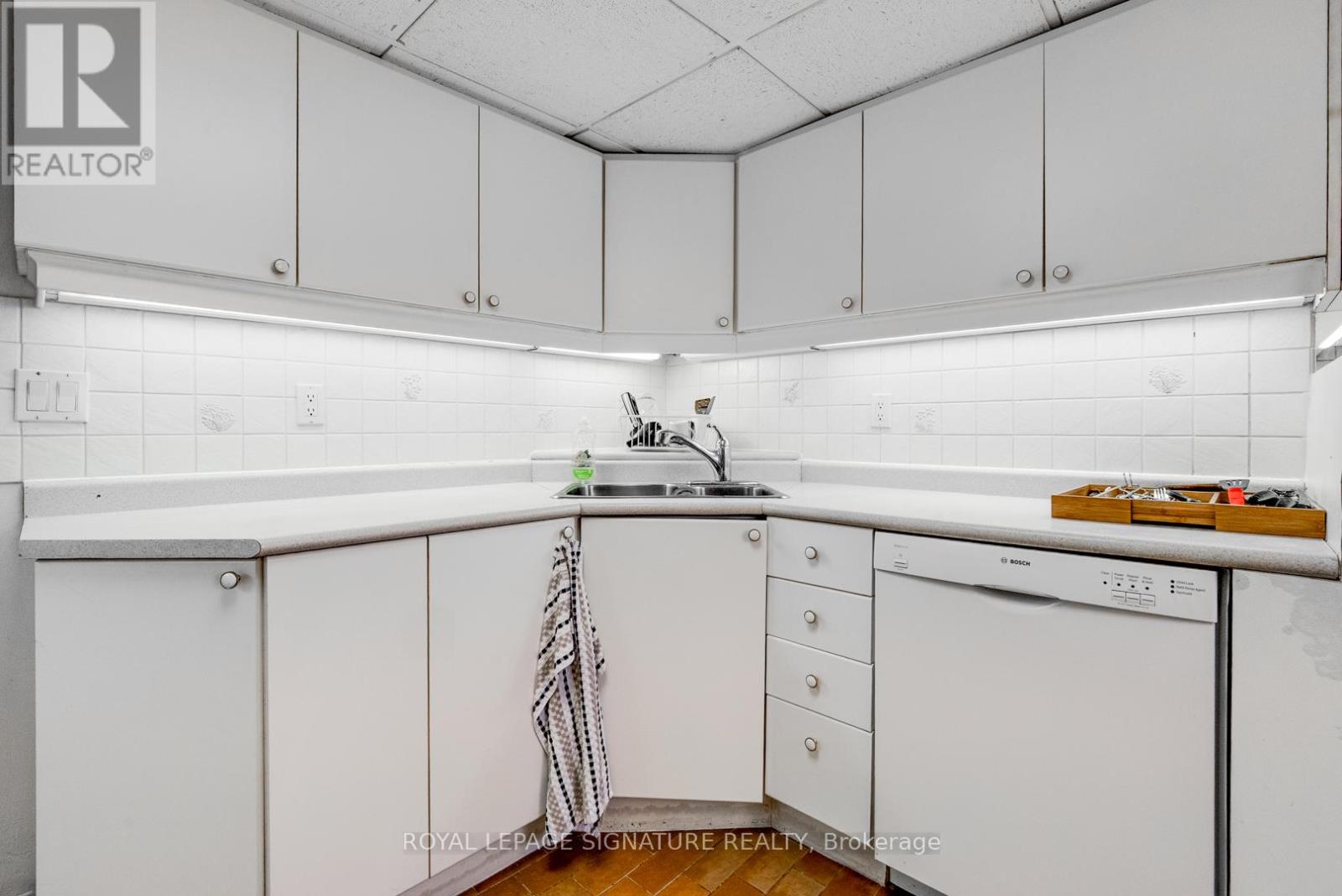 Lower - 529 Spadina Road, Toronto, Ontario  M5P 2W9 - Photo 5 - C13121870