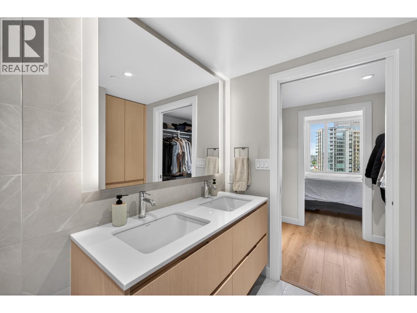807 1500 Fern Street, North Vancouver, British Columbia  V7J 0E6 - Photo 10 - R3123077