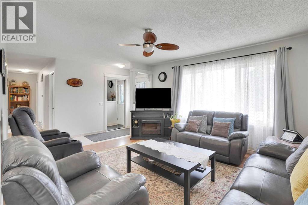 3419 60 Street Ne, Calgary, Alberta  T1Y 3L2 - Photo 3 - A2308548