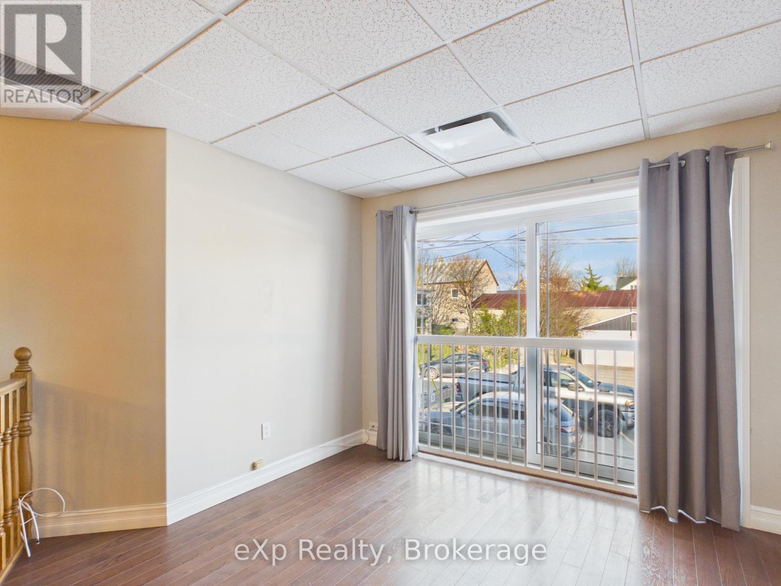 2 - 807 Queen Street, Kincardine, Ontario  N2Z 2Y2 - Photo 2 - X12571998