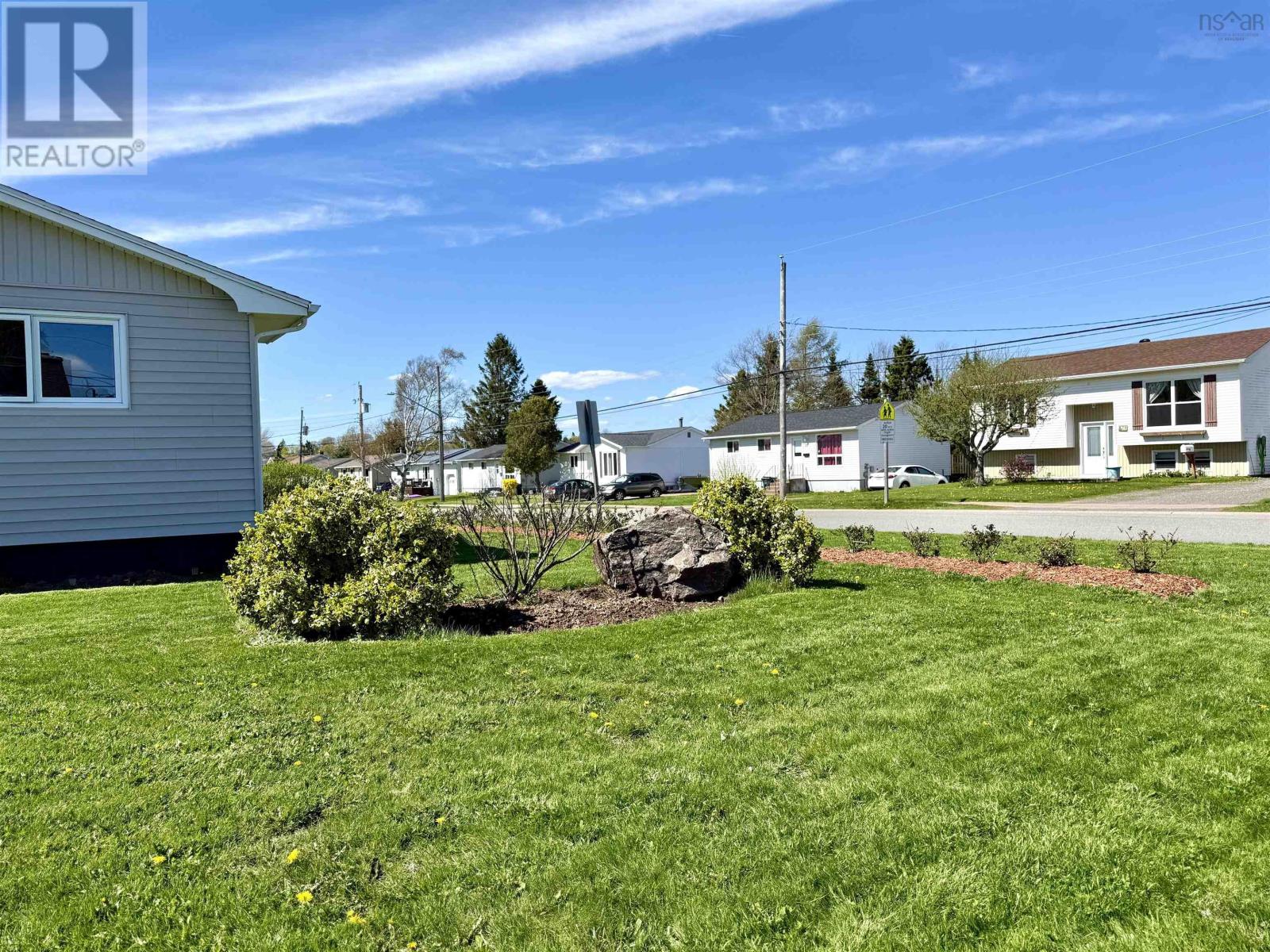 24 Rhodes Avenue, Amherst, Nova Scotia  B4H 2J2 - Photo 2 - 202601796