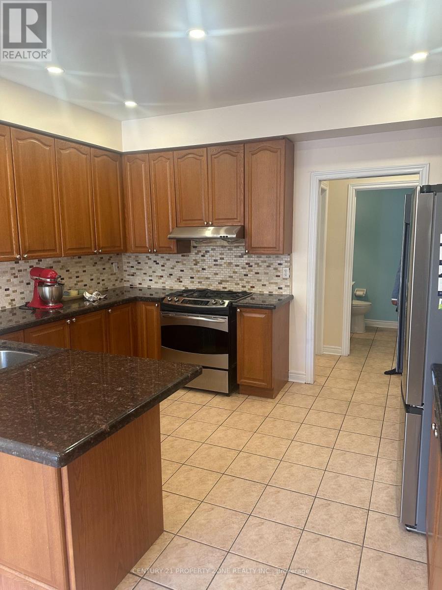 39 Bellflower Lane, Brampton, Ontario  L6S 6K1 - Photo 2 - W13124248