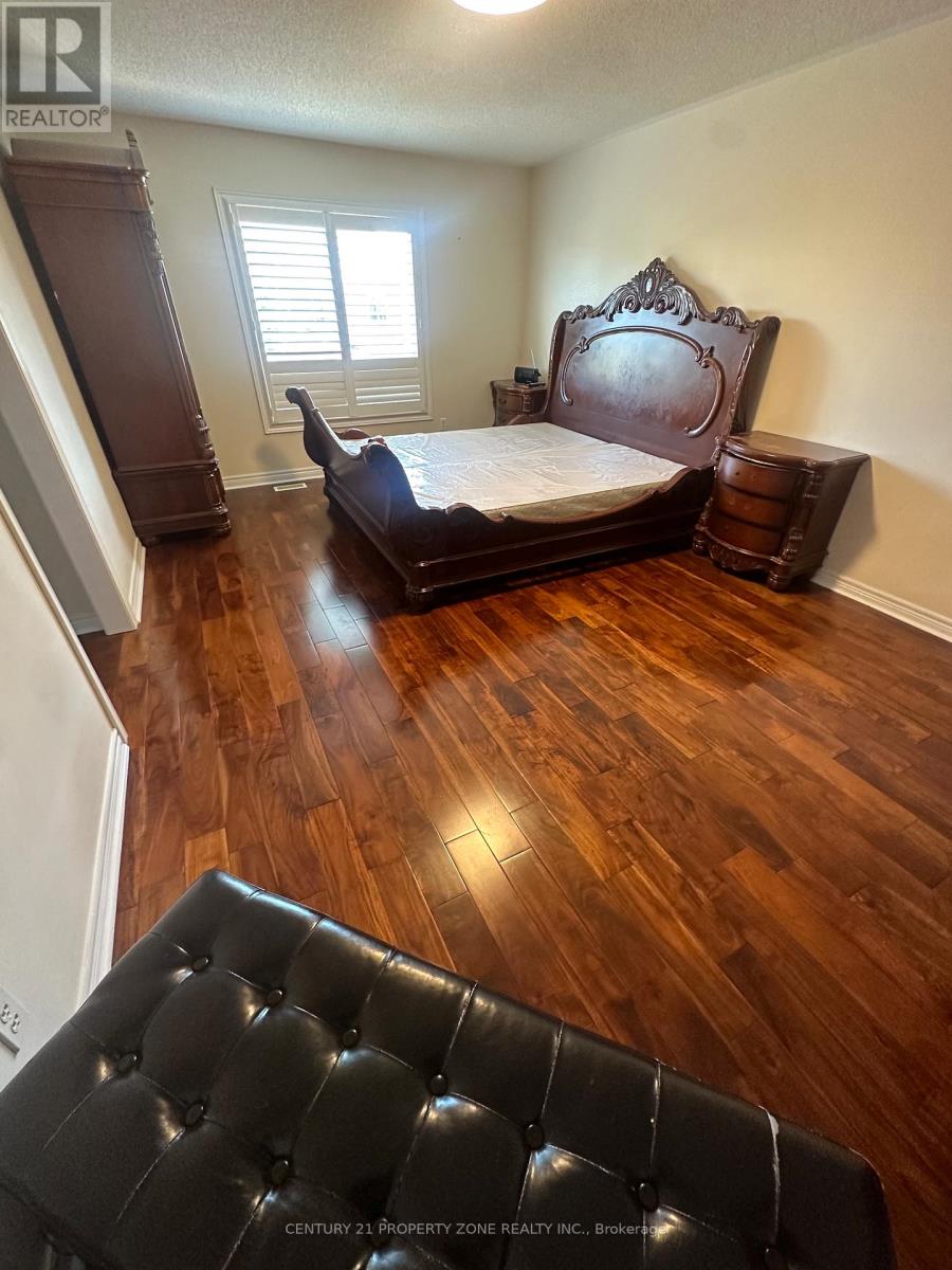 39 Bellflower Lane, Brampton, Ontario  L6S 6K1 - Photo 7 - W13124248