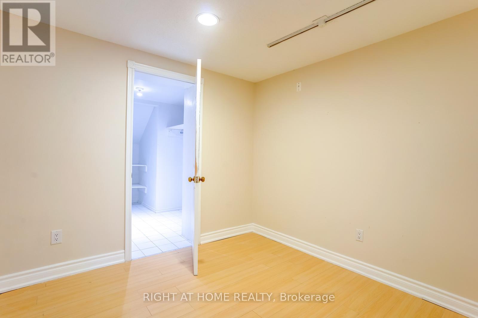 Basement  Apartment - 1579 Ogden Avenue W, Mississauga, Ontario  L5E 2H9 - Photo 13 - W13124264