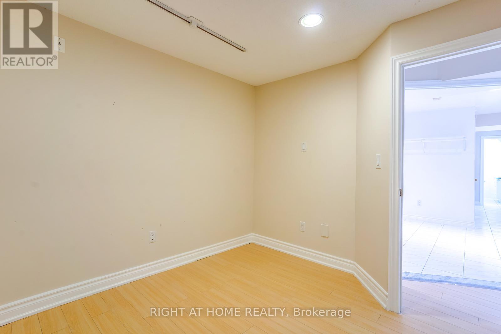 Basement  Apartment - 1579 Ogden Avenue W, Mississauga, Ontario  L5E 2H9 - Photo 14 - W13124264