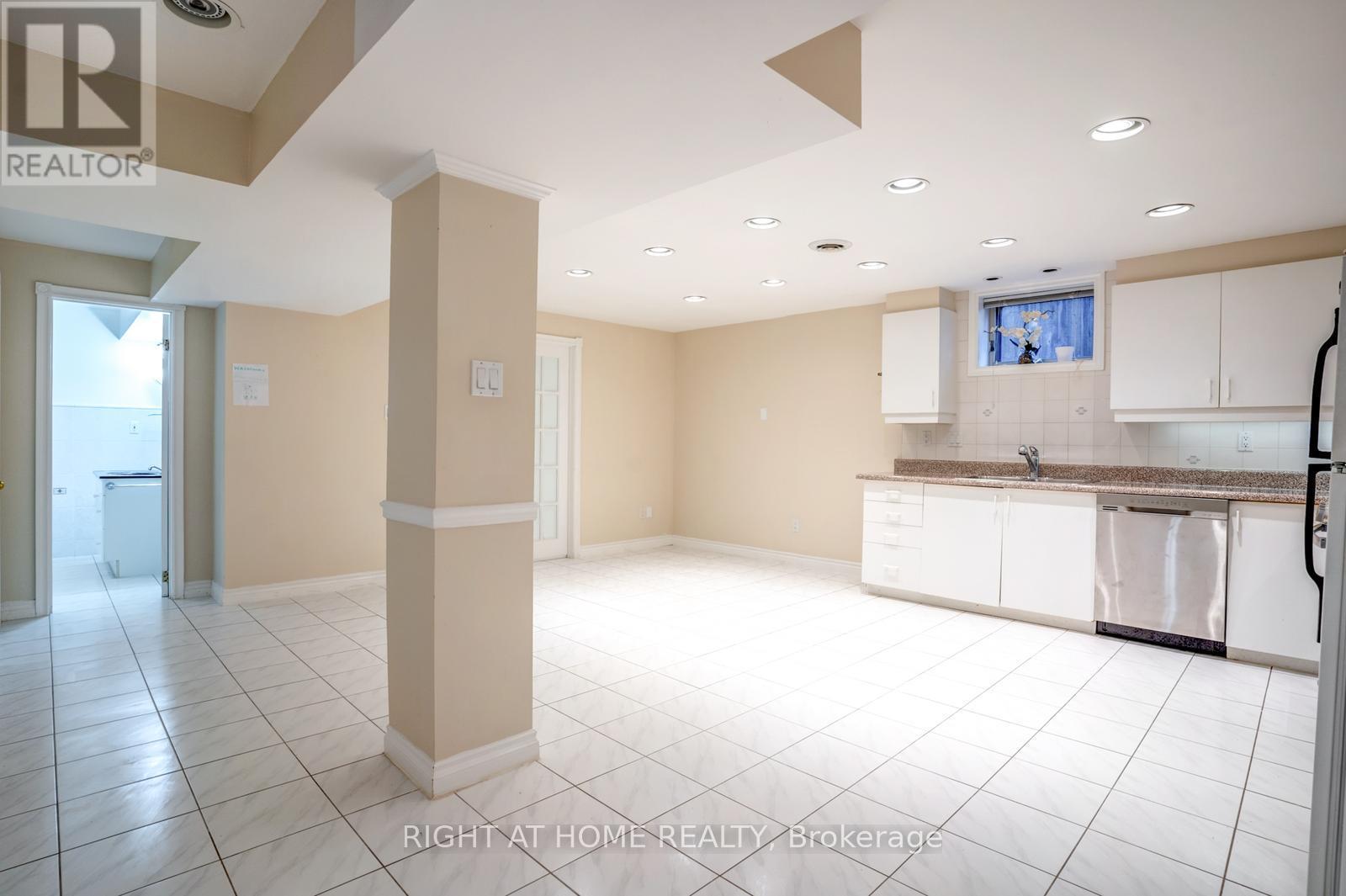 Basement  Apartment - 1579 Ogden Avenue W, Mississauga, Ontario  L5E 2H9 - Photo 16 - W13124264