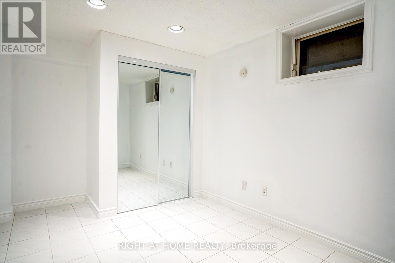 Basement  Apartment - 1579 Ogden Avenue W, Mississauga, Ontario  L5E 2H9 - Photo 17 - W13124264
