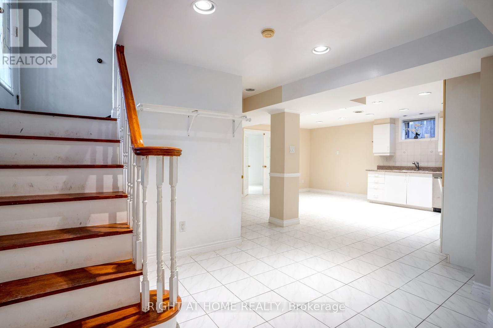 Basement  Apartment - 1579 Ogden Avenue W, Mississauga, Ontario  L5E 2H9 - Photo 6 - W13124264