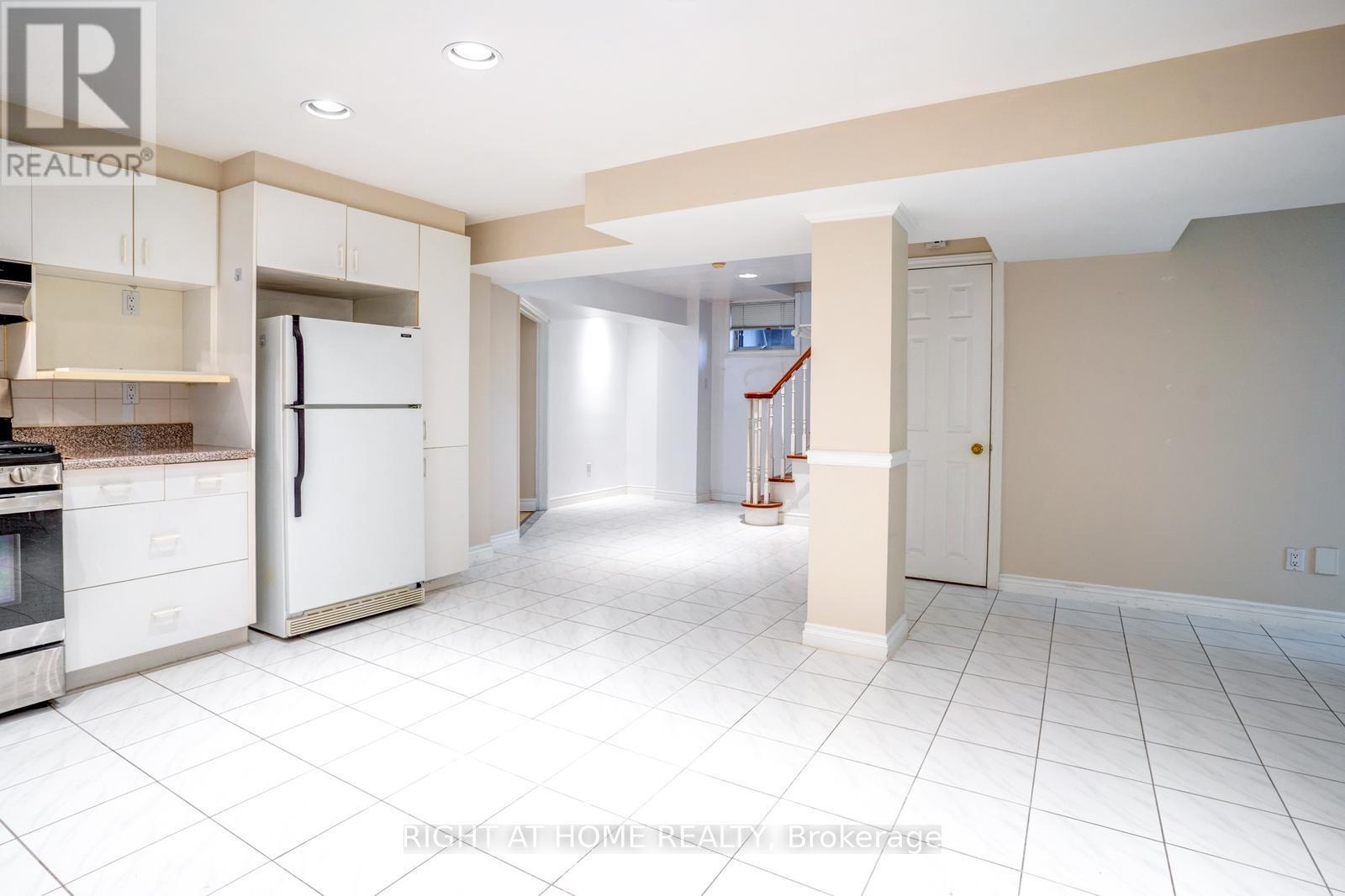 Basement  Apartment - 1579 Ogden Avenue W, Mississauga, Ontario  L5E 2H9 - Photo 8 - W13124264