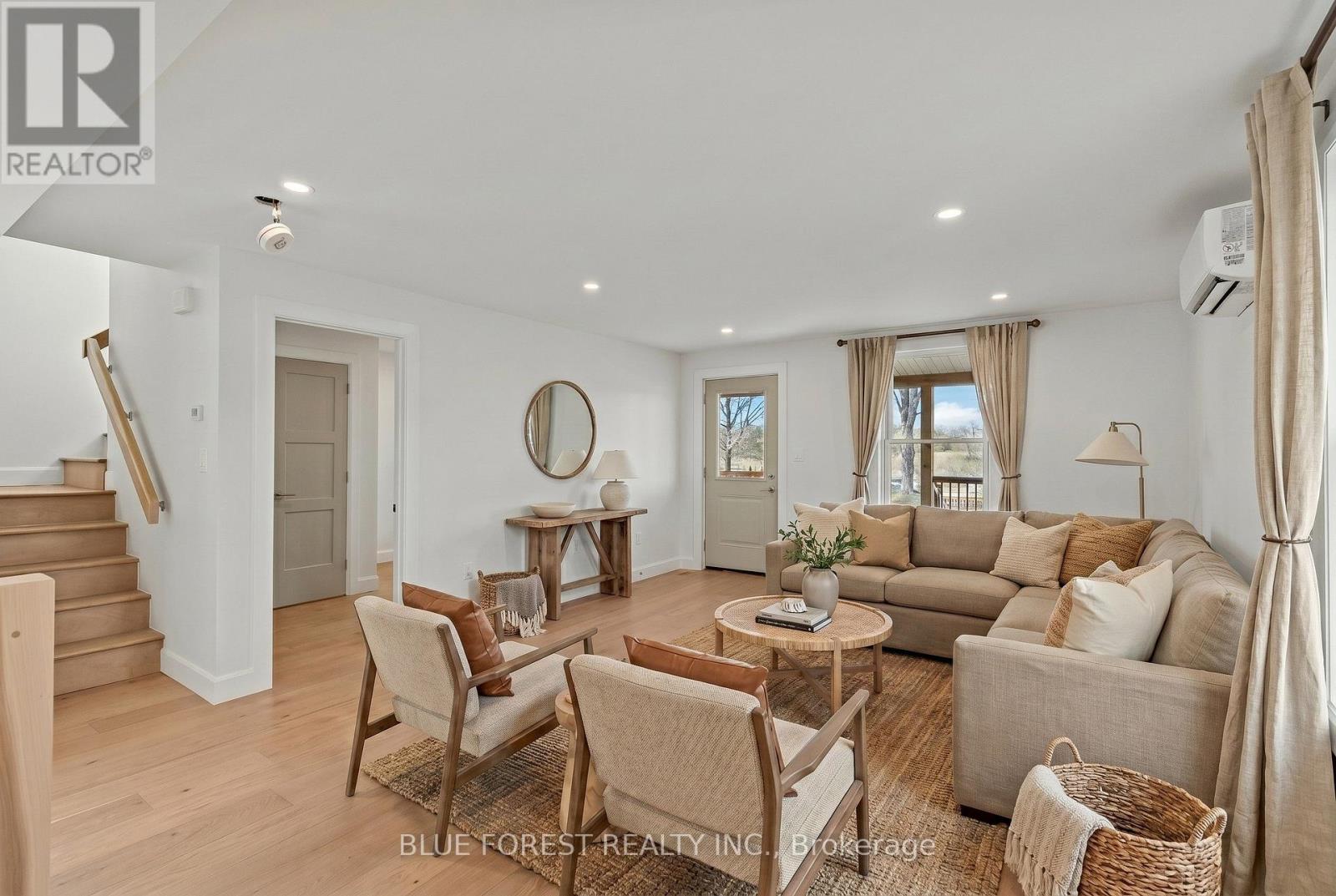 6161 Trafalgar Street, Thames Centre, Ontario  N0L 1G4 - Photo 6 - X13124448