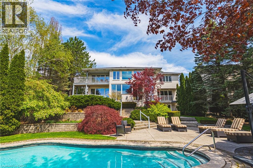 2 ANSLOW Court, Dundas, Ontario