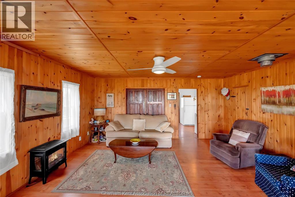 17722 Lakeshore Road, Rondeau Park, Ontario  N0P 1X0 - Photo 4 - 26010882
