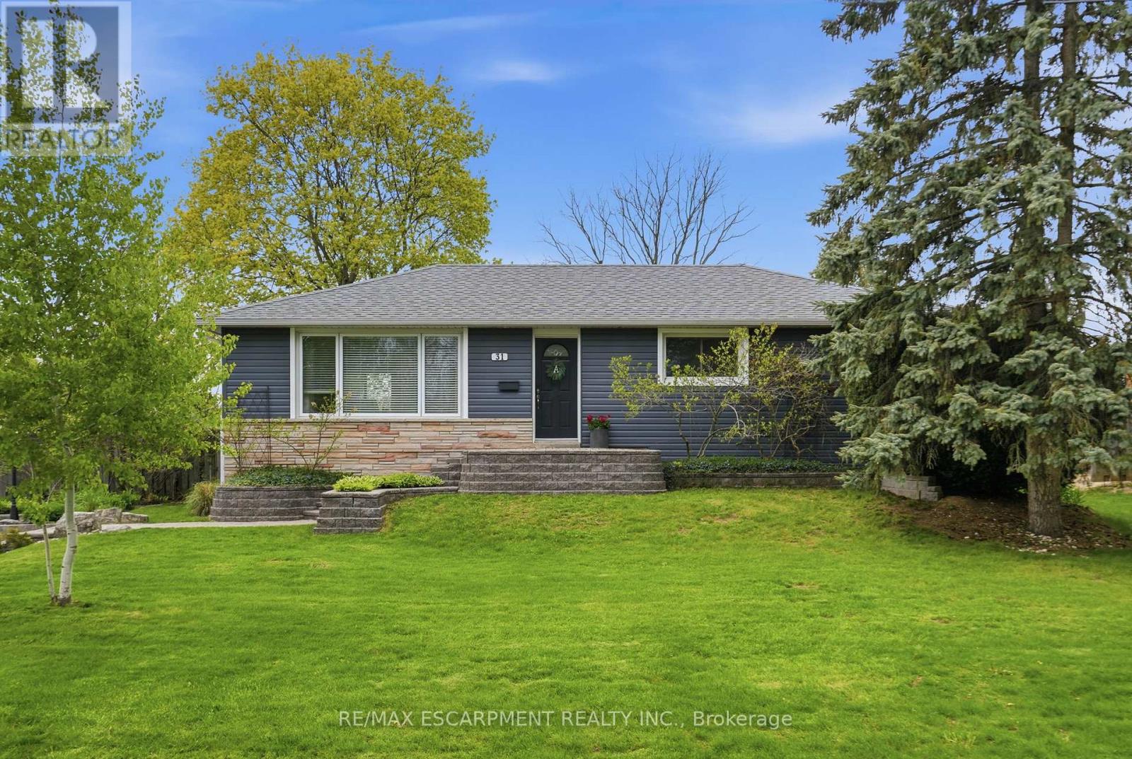 31 Algonquin Avenue, Hamilton, Ontario  L9H 7K9 - Photo 1 - X13124214