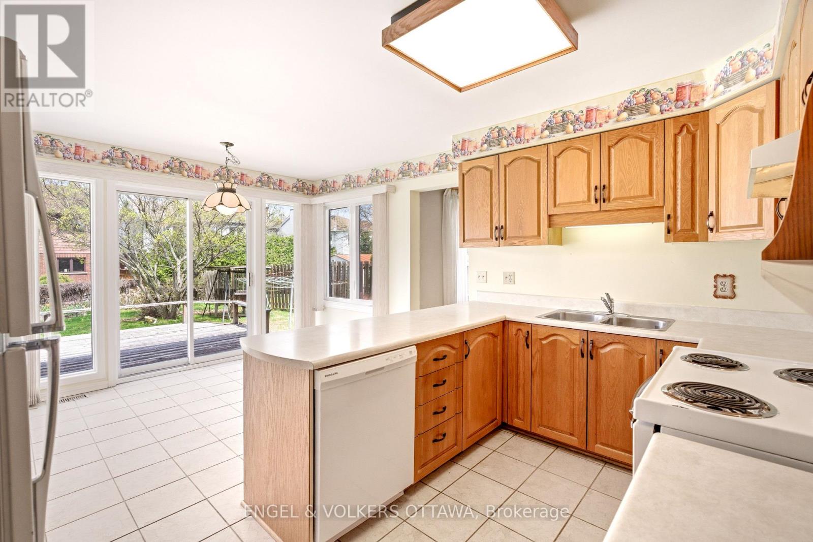 90 Topley Crescent, Ottawa, Ontario  K1G 4M6 - Photo 12 - X13124462