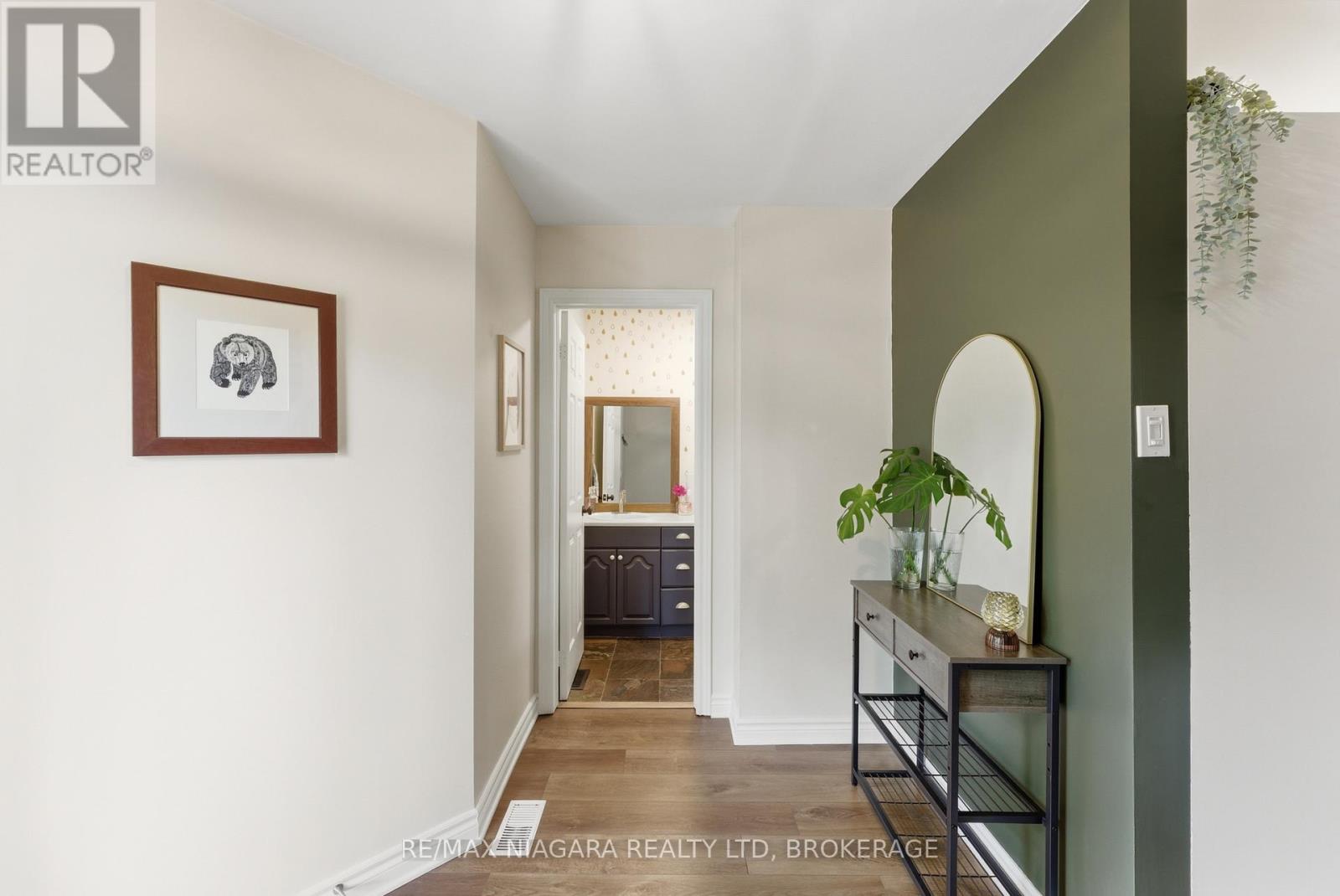 25 Beverly Street, St. Catharines (Oakdale), Ontario  L2P 2J9 - Photo 4 - X13124454