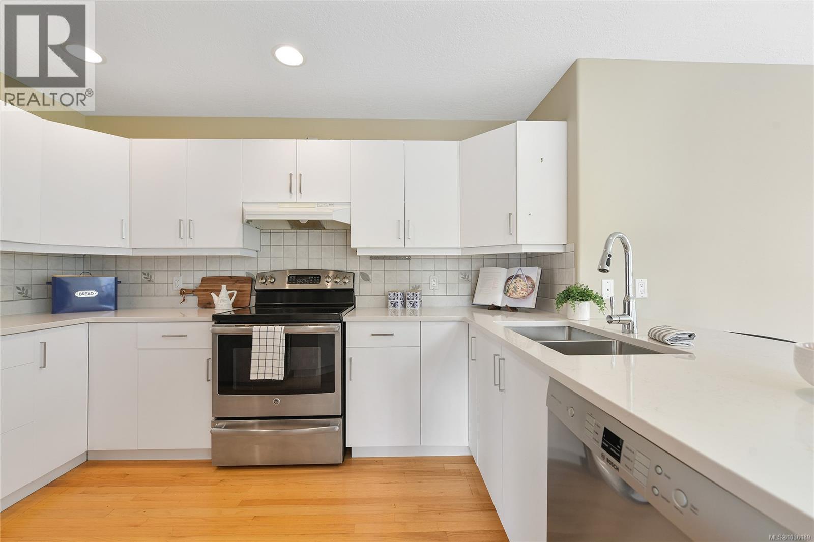 6243 Tayler Crt, Central Saanich, British Columbia  V8Z 7K6 - Photo 13 - 1036189
