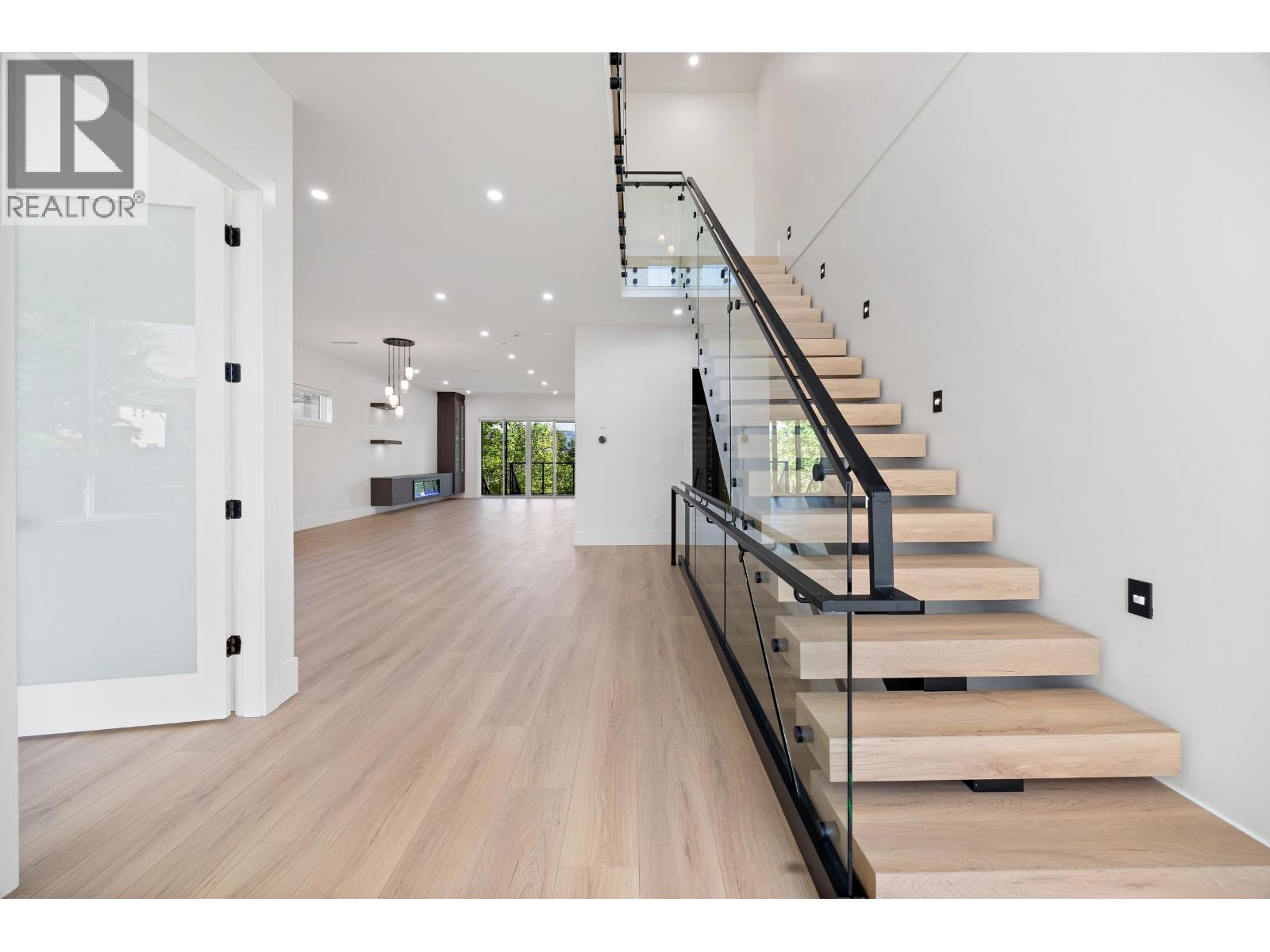 2 6037 Service Street, Burnaby, British Columbia  V5H 1V7 - Photo 6 - R3120969