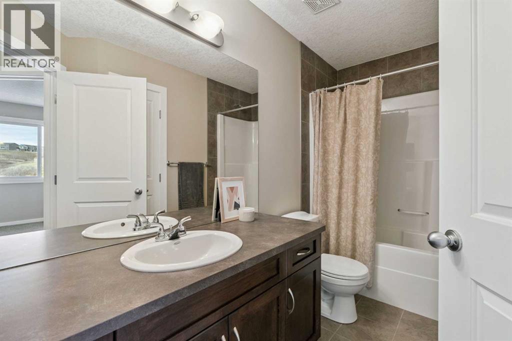 161 Heritage Bay, Cochrane, Alberta  T4C 0L5 - Photo 32 - A2305909