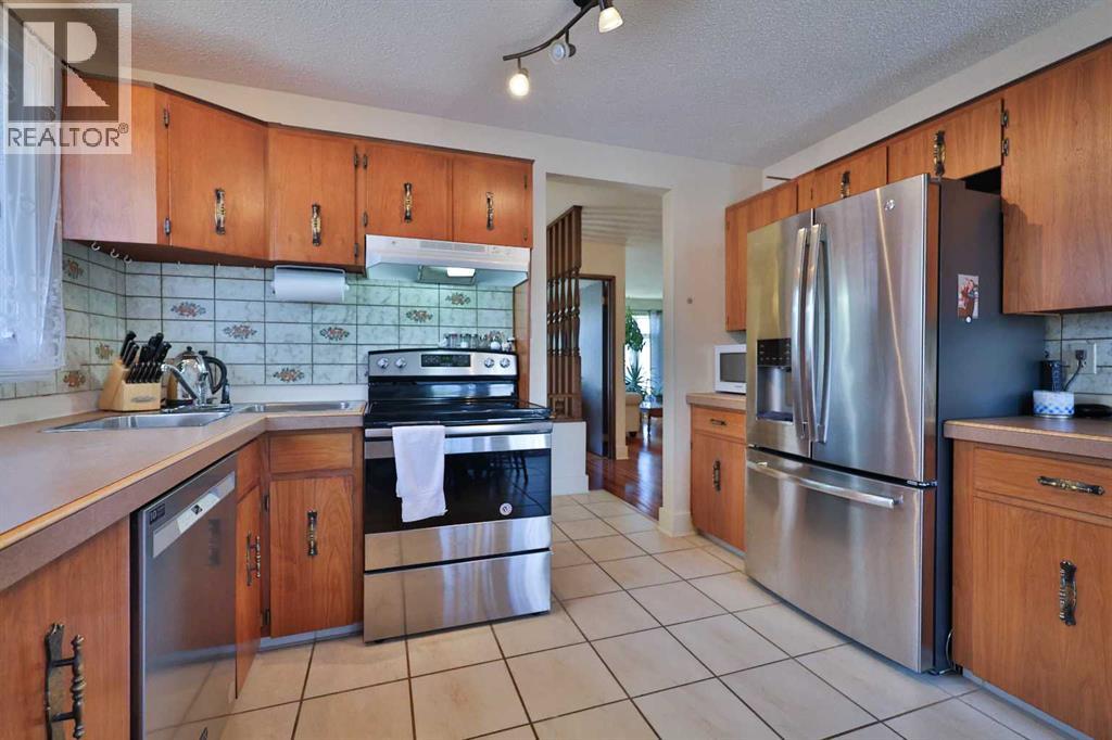 204 Ryerson Road W, Lethbridge, Alberta  T1K 4P3 - Photo 3 - A2310666