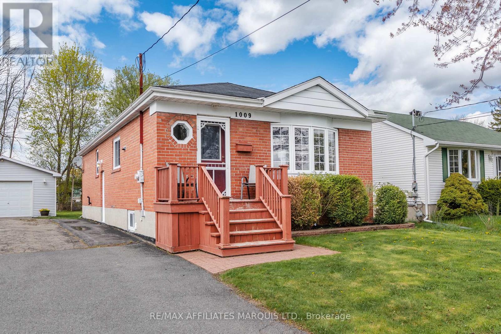 1009 LEONARD AVENUE, Cornwall, Ontario