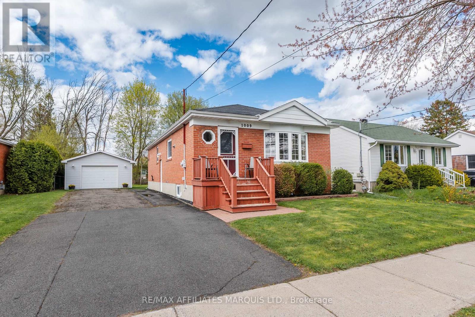 1009 Leonard Avenue, Cornwall, Ontario  K6J 1M1 - Photo 2 - X13124400