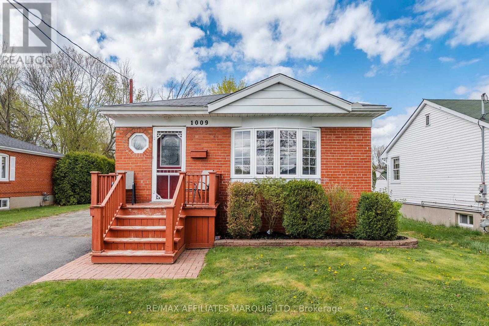 1009 Leonard Avenue, Cornwall, Ontario  K6J 1M1 - Photo 3 - X13124400